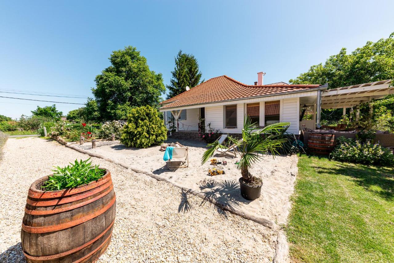 Berrybay Holidayhome Balatonkeresztúr Exterior foto